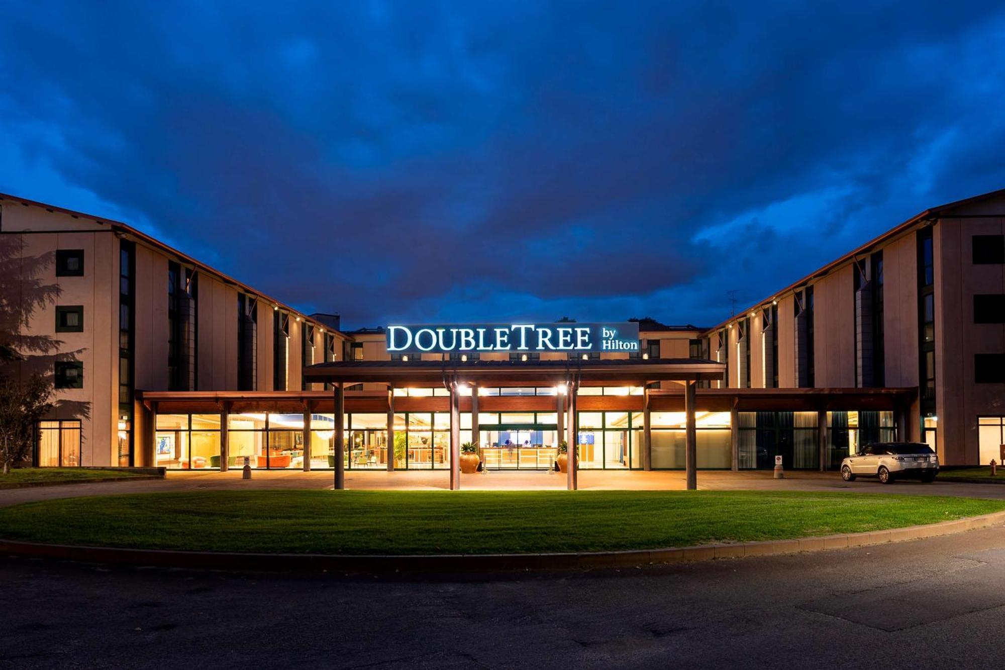 ホテル Doubletree By Hilton Milan Malpensa ソルビアーテ・オローナ エクステリア 写真